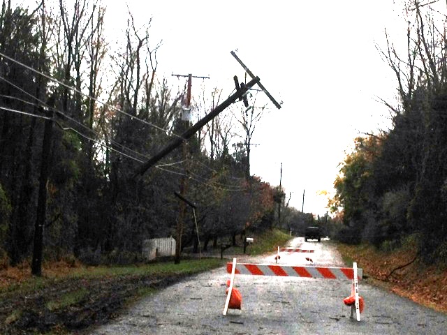 Hurricane-Sandy-GoJulesGo-dangling-power-line