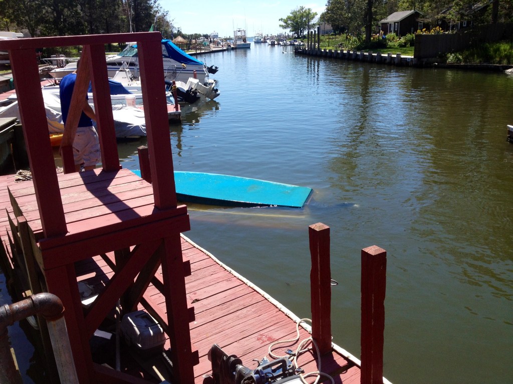LongIsland-boat-fail-overturned-boat
