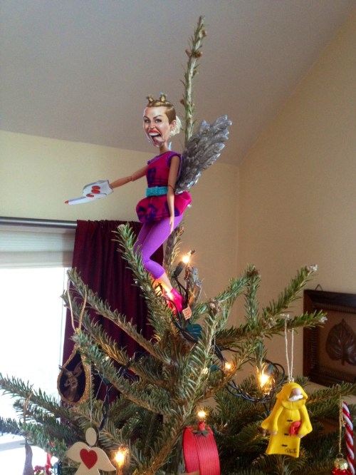 2013-Babs-tree-Miley-CU