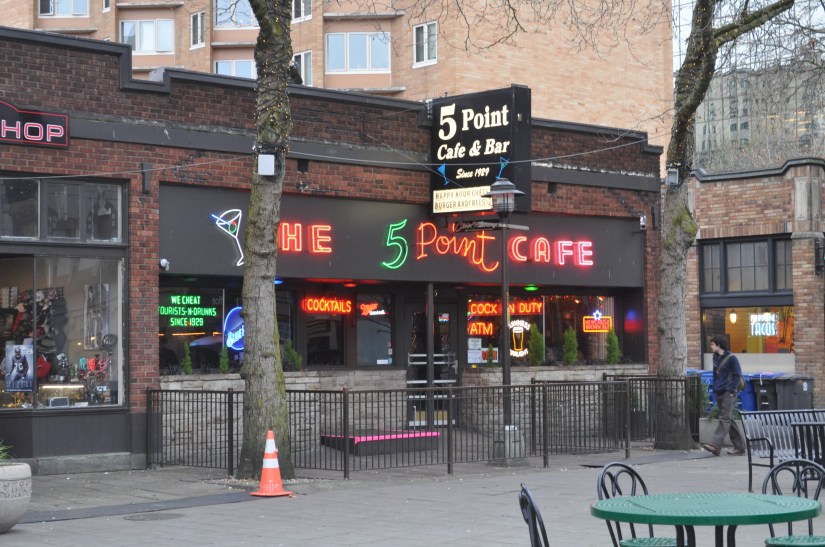Seattle_-_Five_Point_Cafe_01
