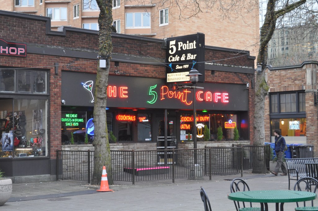 Seattle_-_Five_Point_Cafe_01