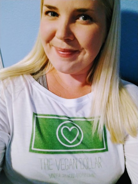 Jules-The-Vegan-Dollar-logo-shirt