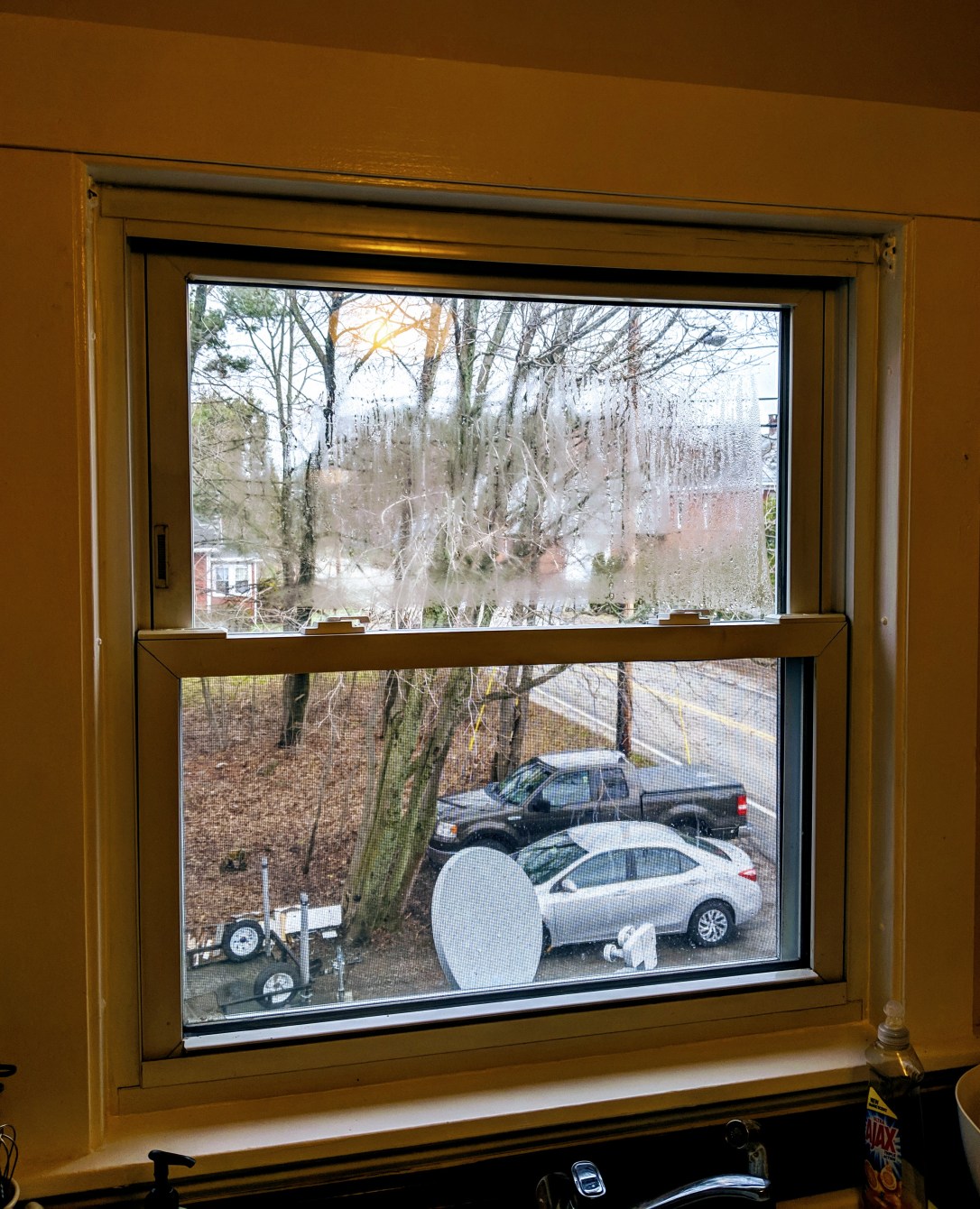 Curtain-less window