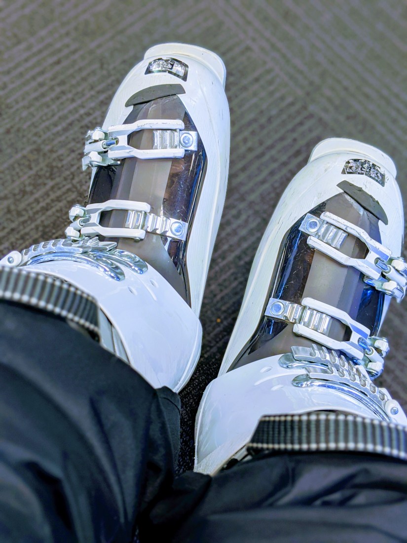 00100lrportrait_00100_burst20200127120609534_cover