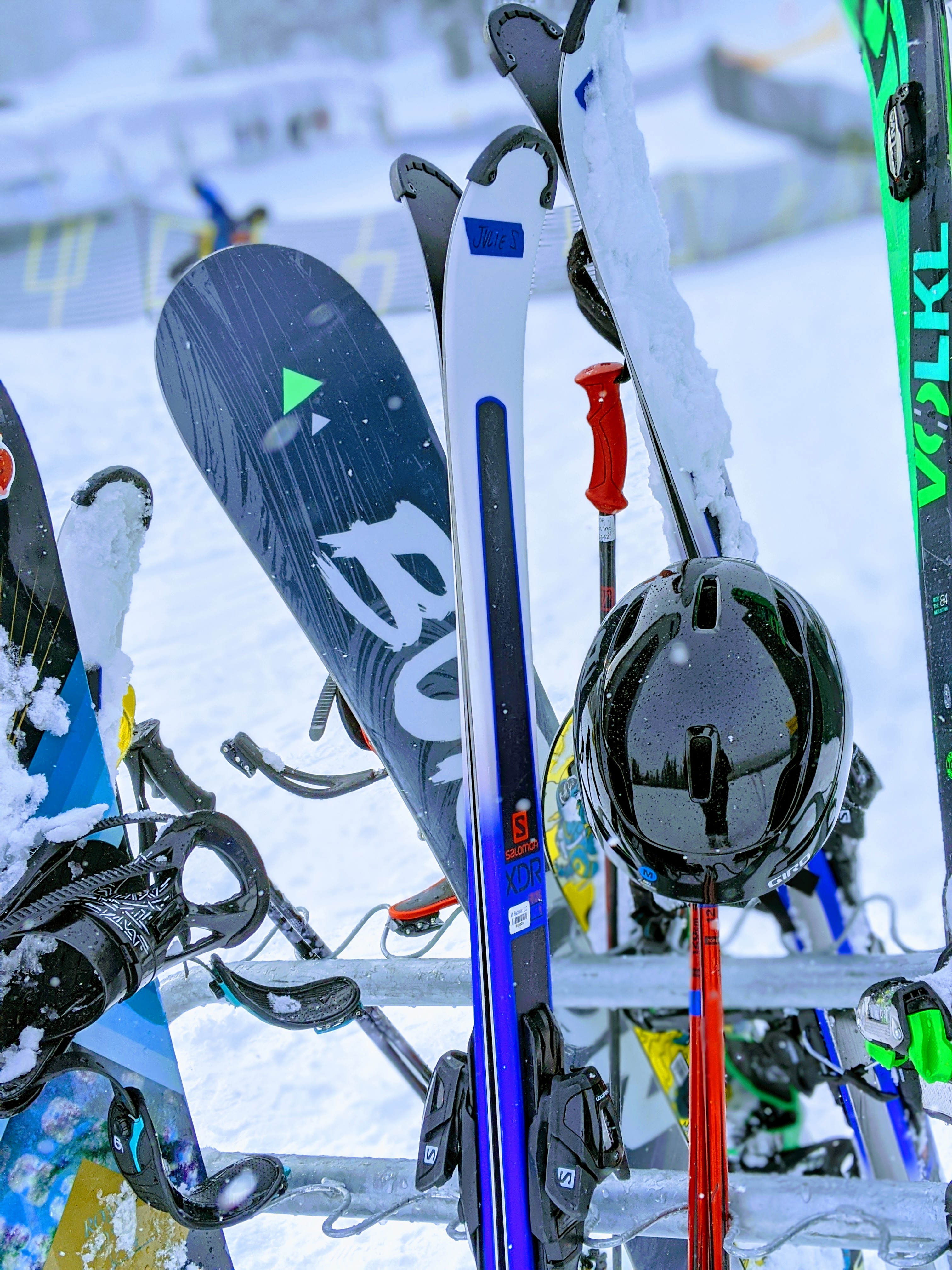 00100lrportrait_00100_burst20200127121933584_cover